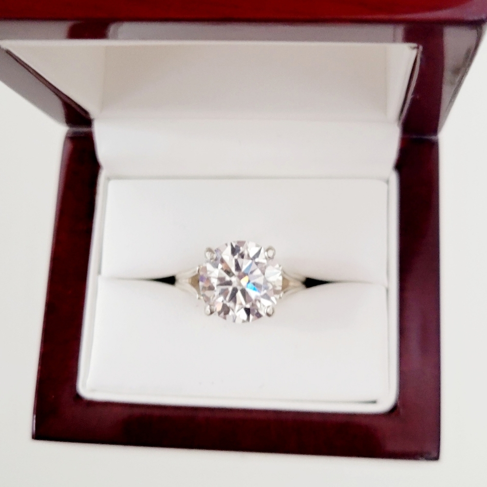 New 5ct Certified Moissanite Engagement Ring